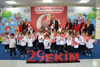 Başkan Bakkalcıoğlu, Cumhuriyet Bayramı’Nı Minik Öğrencilerle Kutladı
