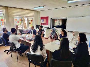 Başkan Yaman, Okul İdareci Ve Öğretmenleri İle Bir Araya Geldi
