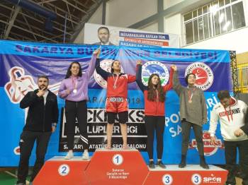Bayanlar Kick Boks Şampiyonasında İkinci Oldu
