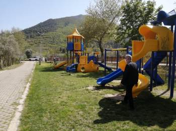 Bayırköy’De Park Ve Bahçelerdeki Temizlik Bakım  Çalışması

