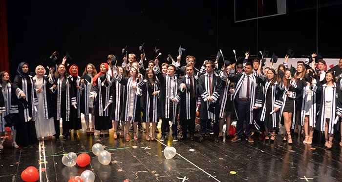 Bilecik'de öğrencilerin mezuniyet heyecanı