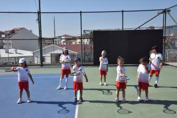 Bilecik’Te Çocuklar Tenis İle Tanıştı
