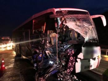 Bilecik'te otobüs ile TIR çarpıştı: 17 yaralı