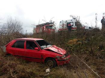 Bilecik’Te Şarampole Devrilen Aracın Sürücüsü Yaralandı
