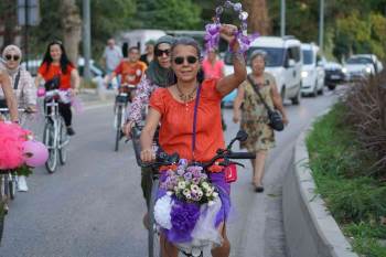 Bilecik’Te Süslü Kadınlar Bisiklet Turu Renkli Görüntülere Sahne Oldu
