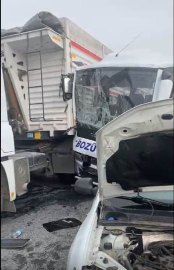 Bilecik’Te Zincirleme Trafik Kazası: 11 Yaralı
