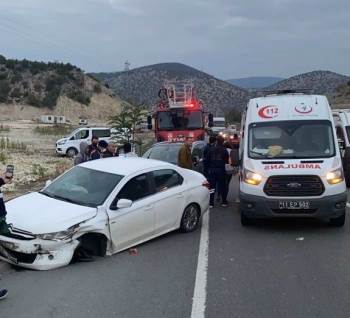 Bilecik’Te Zincirleme Trafik Kazası, 4 Kişi Yaralandı

