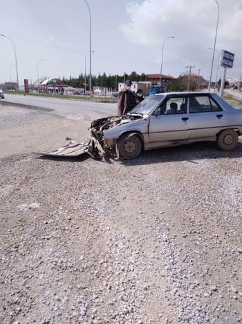 Bolvadin’De Trafik Kazası: 2 Yaralı
