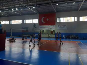 Bozüyük Belediyesi Eğitim Spor Yıldız Kız Voleybol Takımı Türkiye Yarı Finallerine Yükseldi
