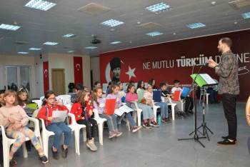 Bozüyük Belediyesi’Nde Türk Sanat Müziği Koro Çalışmaları Başladı
