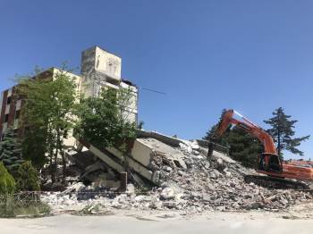 Bozüyük’Te Eski Myo Binası Yıkılıyor
