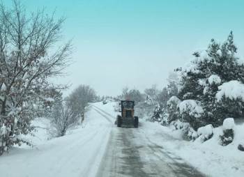 Bozüyük’Te Kardan Dolayı Kapalı Köy Yolu Kalmadı
