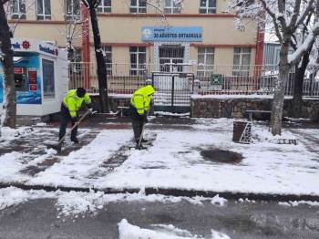 Cadde Ve Sokaklarda Kar Temizleme Çalışmaları
