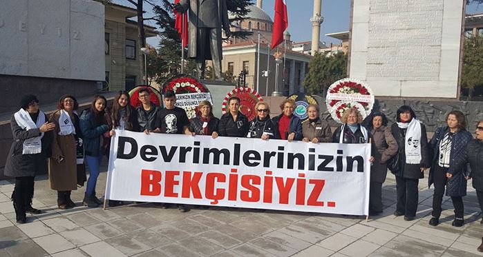 CHP'li kadınlardan 10 Kasım nöbeti