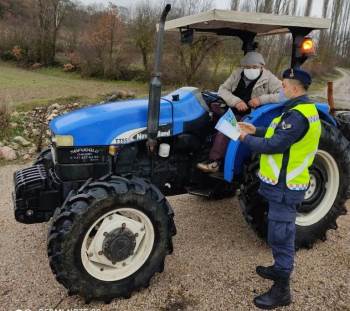 Çiftçilere Güvenli Traktör Kullanım El Kitabı Dağıtıldı
