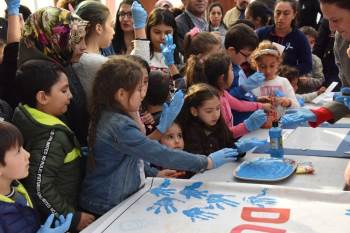 Çocuklar "Mavi Kalplere Dokun" Etkinliğinde Haklarını Öğrendiler
