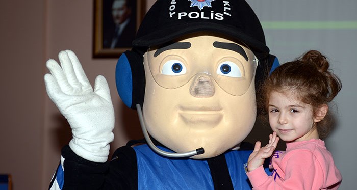 Çocuklara polis sevgisi aşılanıyor