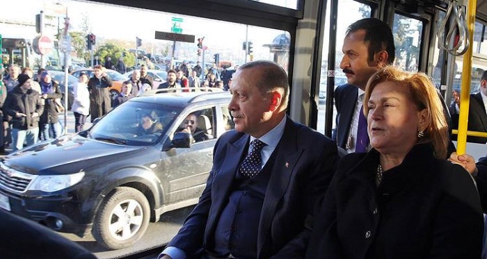 Cumhurbaşkanı Erdoğan elektrikli otobüsle gitti