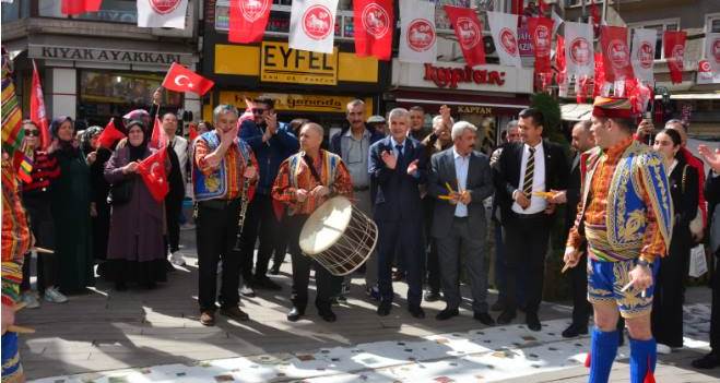 Demokrat Parti üyelerinden Eskişehir'de yürüyüş
