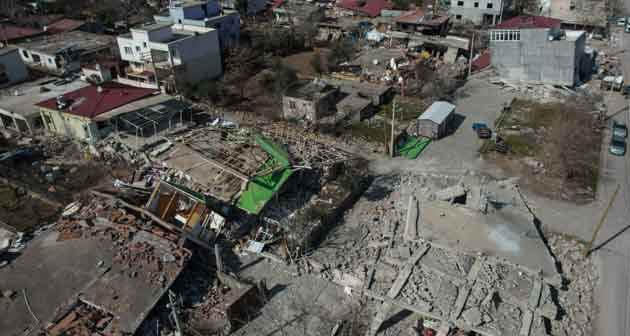 Deprem bir mahalleyi neredeyse yok etti!
