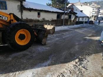 Dodurga’Da Cadde Ve Sokaklar Kardan Temizlendi
