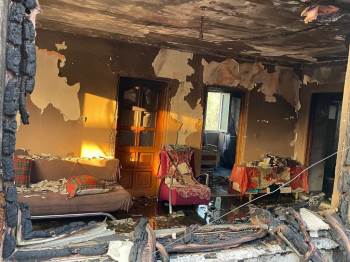 Elektrik Kablosunun Şase Yapması Sonucu Çıkan Yangında Ev Kullanılmaz Hale Geldi
