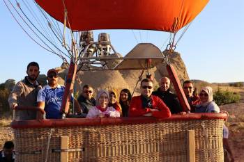 Emirdağlı Kadınlar Sıcak Hava Balonuyla Frigya’Yı Keşfetti

