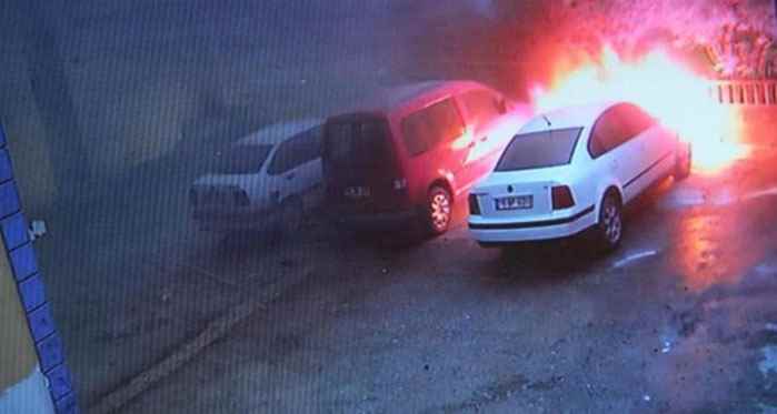 Eşine yaklaşamayınca kardeşinin arabasını yaktı