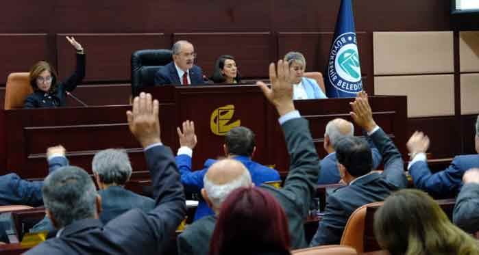 Eskişehir Büyükşehir Meclisi'nde "kaşınma" tartışması!