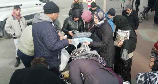  Eskişehir'de '20 liralık kazak' izdihamı