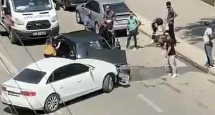 Eskişehir'de 2 otomobil kafa kafaya çarpıştı
