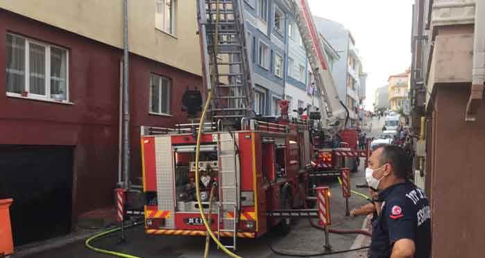 Eskişehir'de apartmanda yangın paniği!