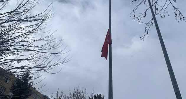 Eskişehir’de bayraklar yarıya indirildi 