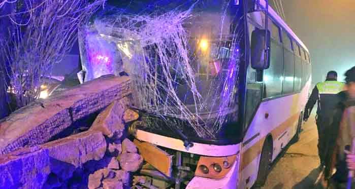 Eskişehir'de belediye otobüsü kaza yaptı: Yaralılar var!
