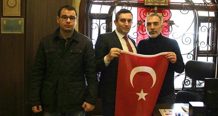 Eskişehir'de bir esnafa bin Türk Bayrağı