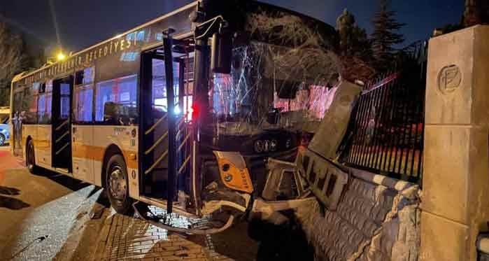 Eskişehir'de can pazarı: Halk otobüsü kaza yaptı!