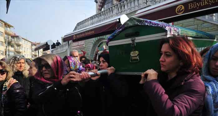 Eskişehir'de cenazesini kadınlar taşıdı