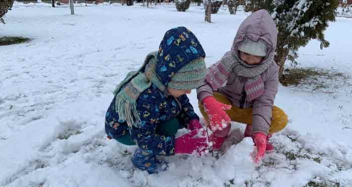  Eskişehir'de çocuklar kar ile buluştu