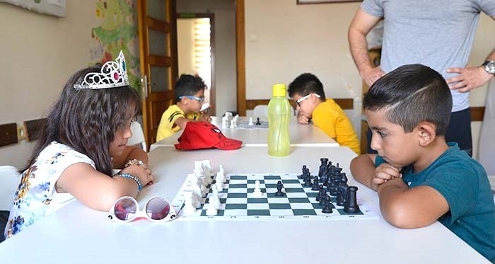 Eskişehir'de çocuklar satranç öğreniyor