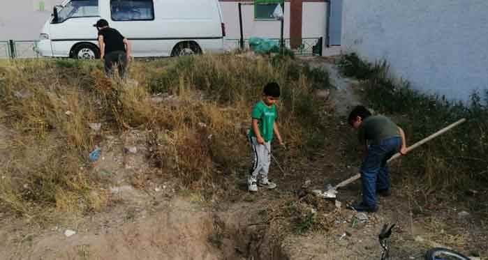 Eskişehir'de çocukların "kazma kürekli" çalışma azmi