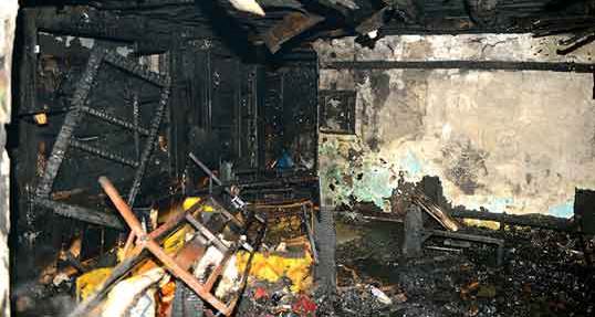 Eskişehir'de ev yangını: Baba ve oğlu öldü