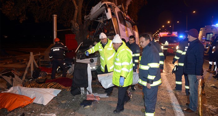 Eskişehir'de feci kaza: 11 ölü 44 yaralı