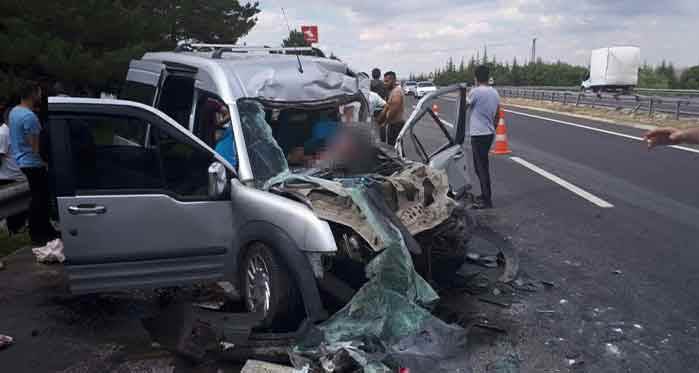 Eskişehir’de feci kaza: 2 ölü, 3 yaralı