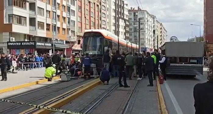 Eskişehir'de feci ölüm: Tramvayın altında can verdi