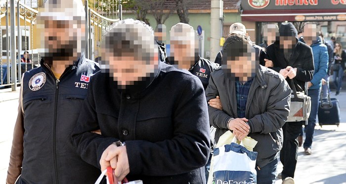 Eskişehir'de FETÖ'cü 79 polise ceza yağdı!
