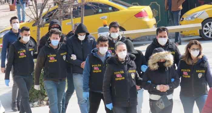 Eskişehir'de fuhuş operasyonu: 4 kadın, 35 erkek...
