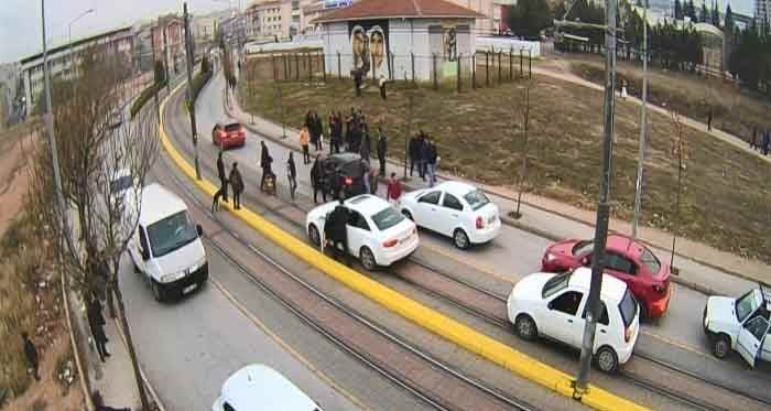 Eskişehir'de hamile kadına trafikte darp!
