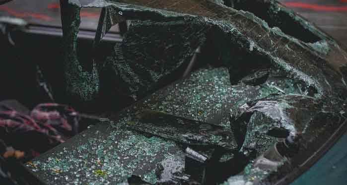 Eskişehir'de içinde 5 kişi olan otomobil şarampole devrildi