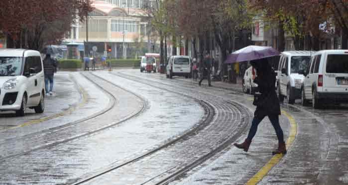  Eskişehir’de kuvvetli yağış bölgeyi terk edecek mi?
