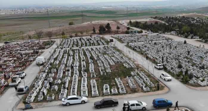 Eskişehir'de mezarlıklarda bayram yoğunluğu